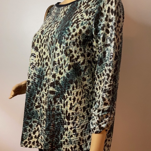 Vintage sequined animal print 3/4 sleeve tunic! - Picture 4 of 9